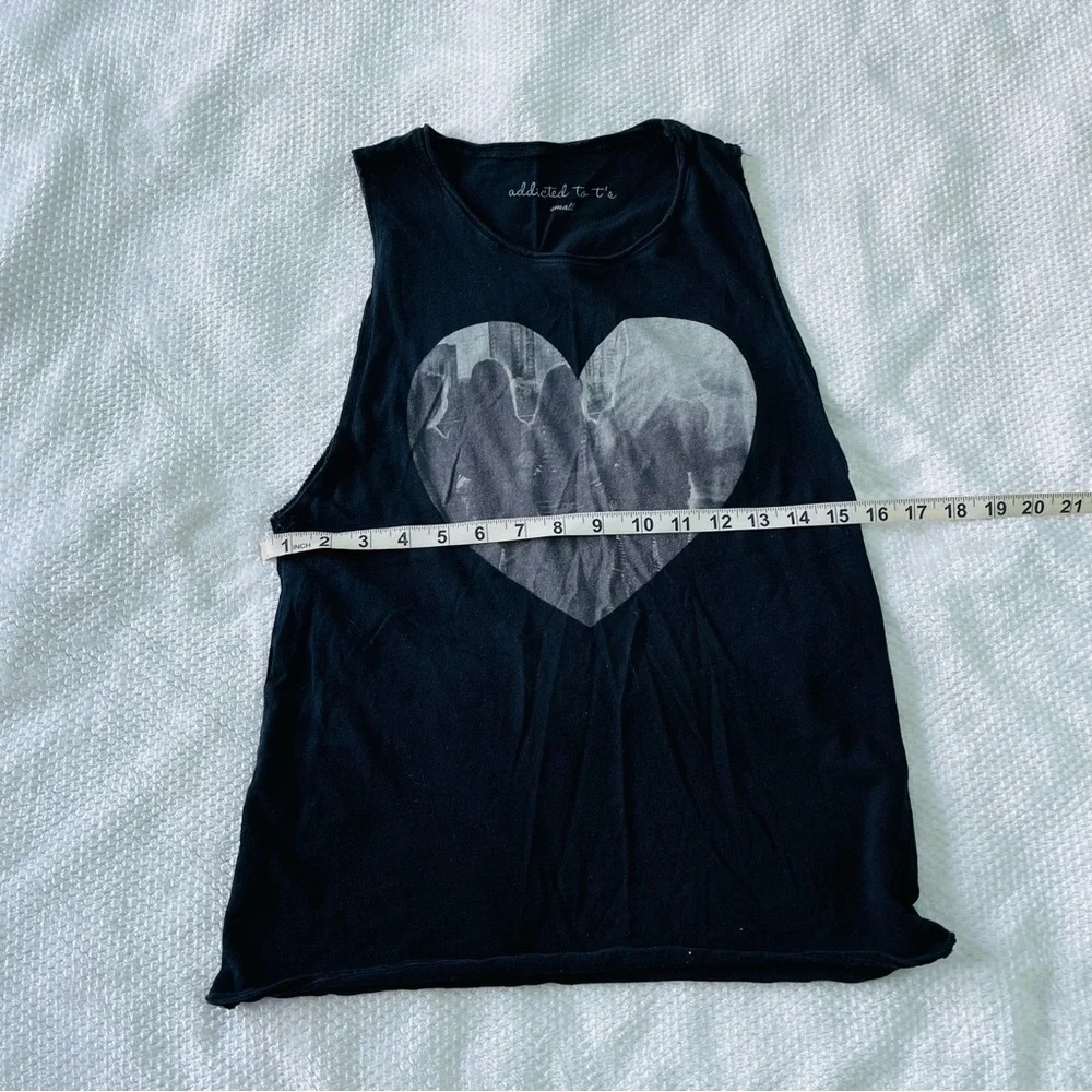 Heart Graphic Print Black Muscle Tank Top